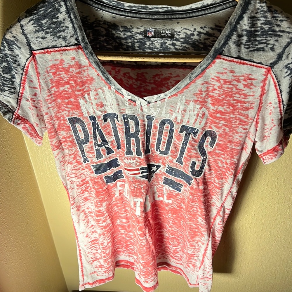NFL Women’s Team Apparel New England Patriots V Neck Faded Color Tee